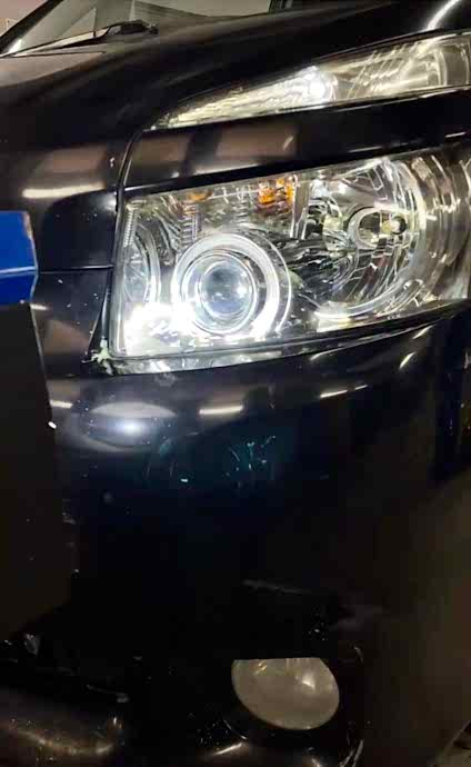Установка светодиодных линз в Toyota Voxy